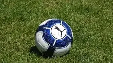 鹿晗关晓彤短暂相聚后离别，同戴情侣帽流露依依不舍之情